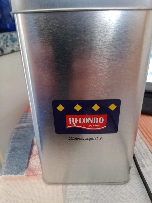 Caja metálica 150 años