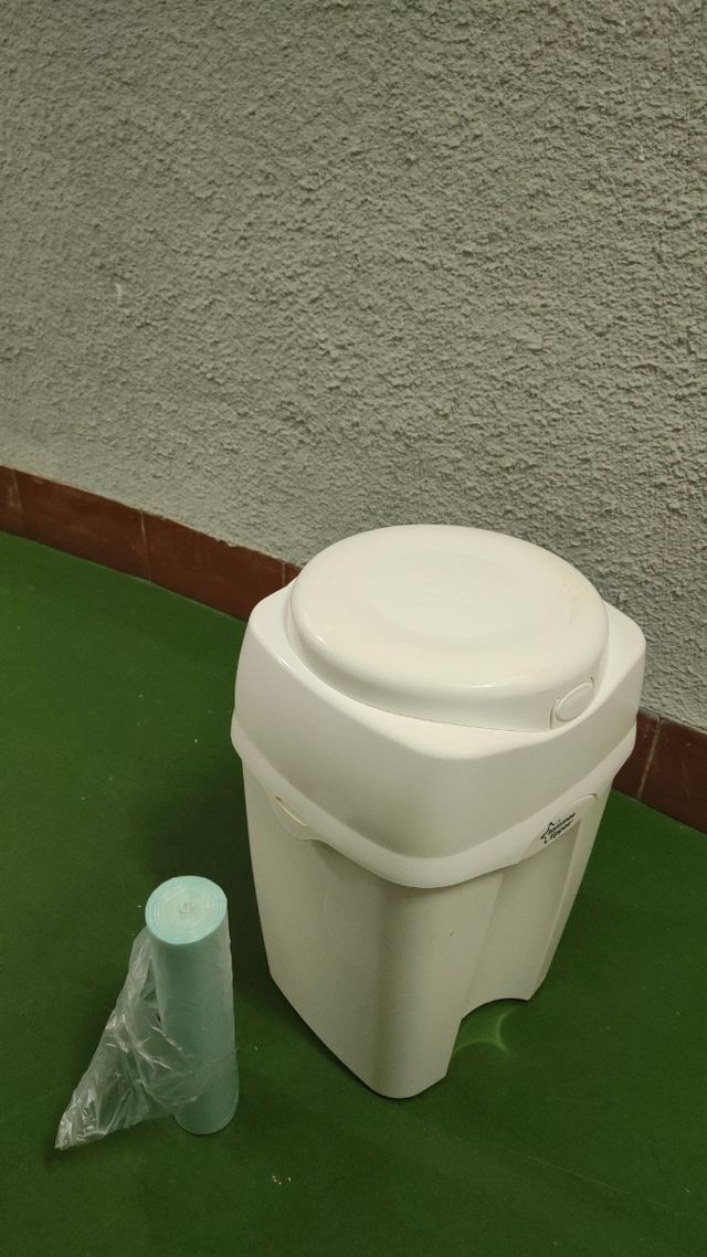 Papelera pañales Tommee Tippee