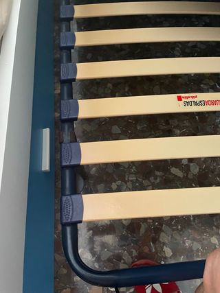 Struttura del letto con doghe in legno blu - beige