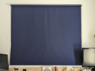 Estor enrollable Ikea azul oscuro