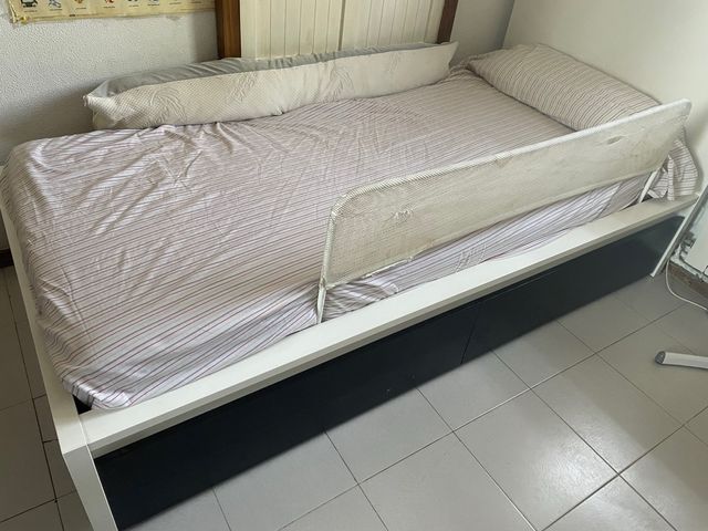 Cama infantil con cajones