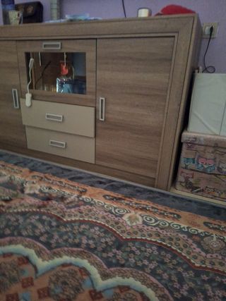 Armario madera beige y marrón