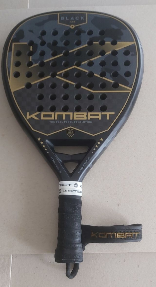Pala pádel Kombat Black 12K + funda Bullpadel 
