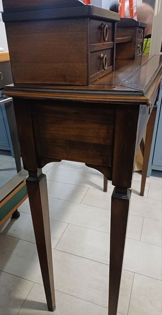 Scrivania artigianale in legno