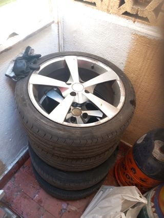Llantas 17" con neumáticos