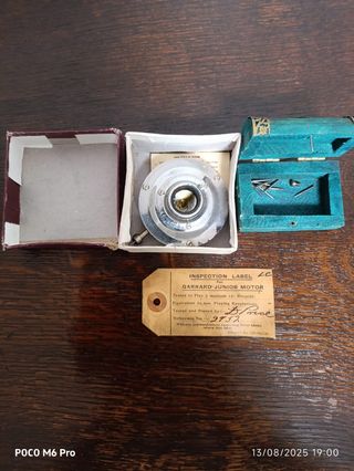 Tocadiscos antiguo Carrard