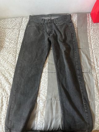 Vaqueros Levi’s 751 color gris plomo