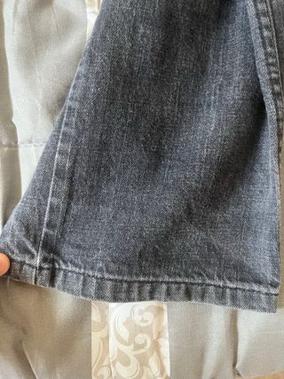 Vaqueros Levi’s 751 color gris plomo
