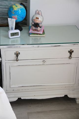 Cama vintage infantil con mesita.Madera maciza. 