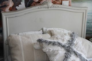 Cama vintage infantil con mesita.Madera maciza. 
