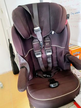 Silla coche niño con Isofix y Top Tether.