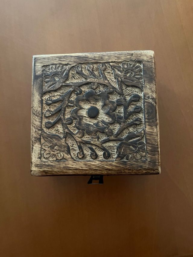 Caja madera tallada - Decorativa