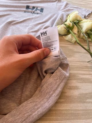 Camiseta Helly Hansen gris talla S