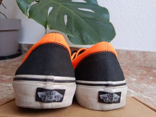 VANS Authentic Naranja-Negro US9/10.5