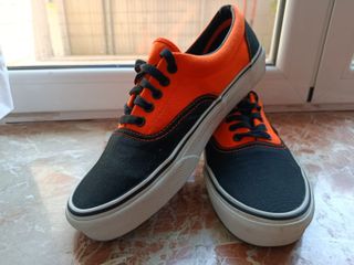 VANS Authentic Naranja-Negro US9/10.5