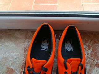 VANS Authentic Naranja-Negro US9/10.5