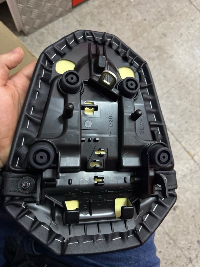 Asiento copiloto Yamaha MT-07 2025