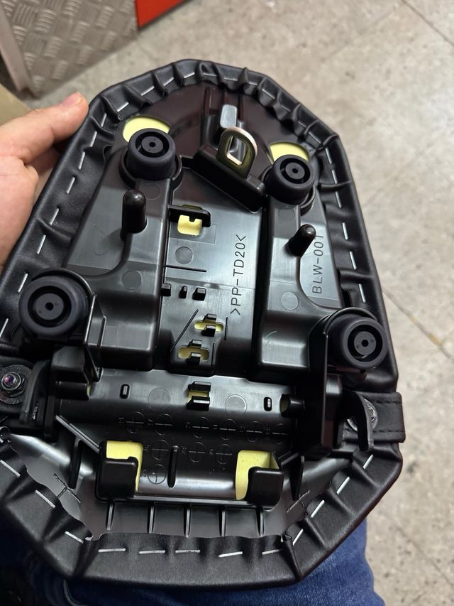 Asiento copiloto Yamaha MT-07 2025