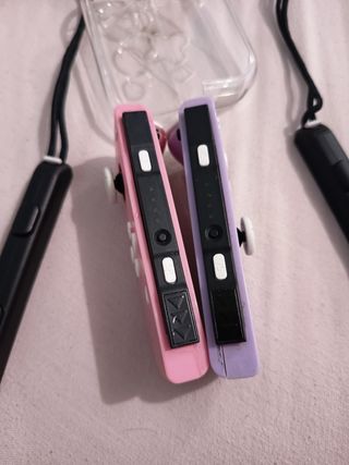Dos Joy-Con Nintendo Switch y agarradera