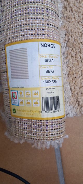 Alfombra rayada beige y blanca