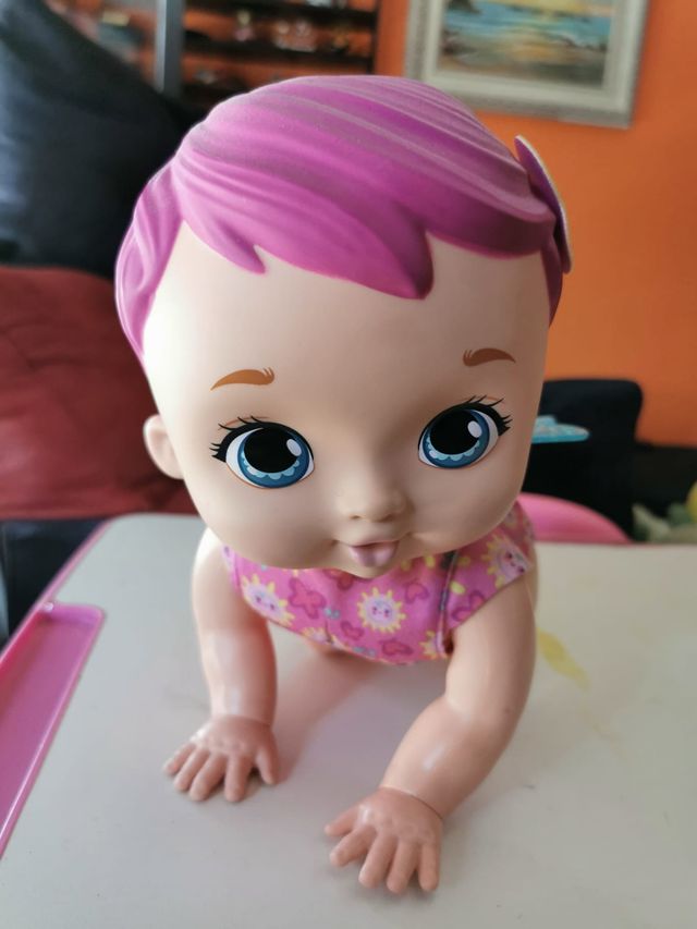 Boneca Baby Crawling com Asas