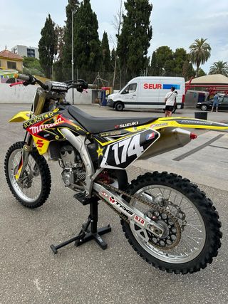 Motocross Suzuki RMZ 250 vendo o cambio 