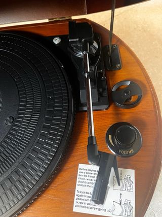 Tocadiscos portátil vintage madera