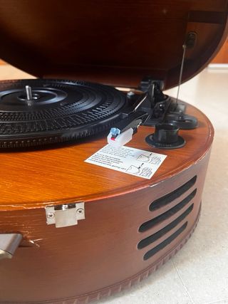 Tocadiscos portátil vintage madera