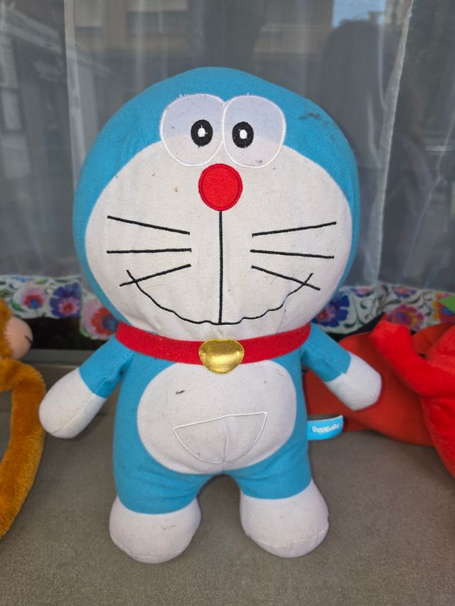 Peluche Doraemon usado