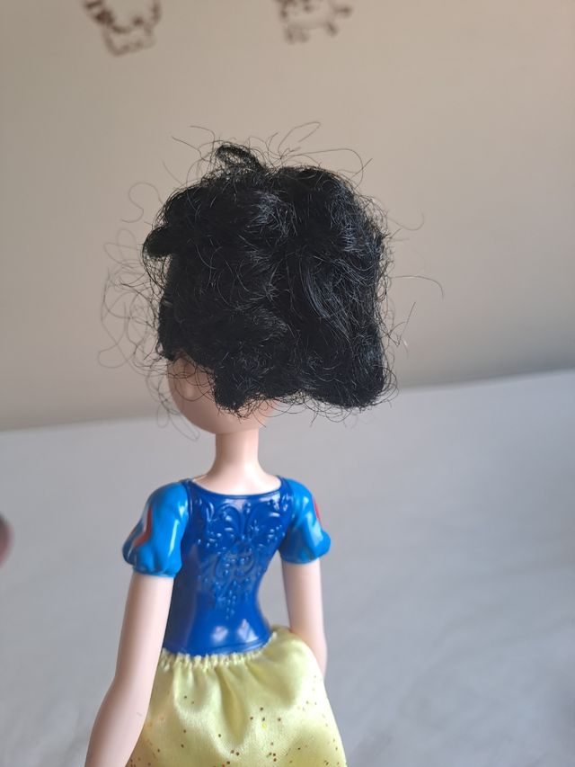 4 Muñecas Disney - Princesa + 1 barbie