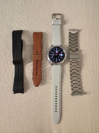 Samsung Galaxy Watch 4 Classic + extras en correas