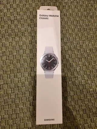 Samsung Galaxy Watch 4 Classic + extras en correas