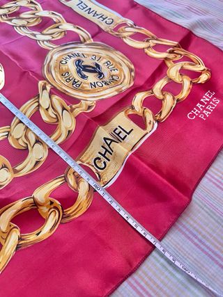 Pañuelo Chanel rojo Cadenas doradas vintage