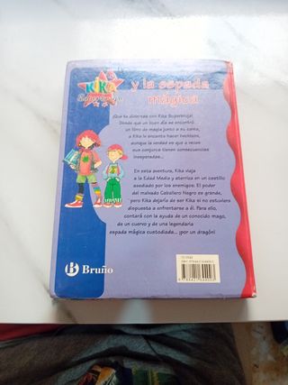 Kika Superbruja y la espada mágica (Spanish Edi...