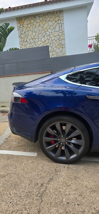 Tesla Model S 2016