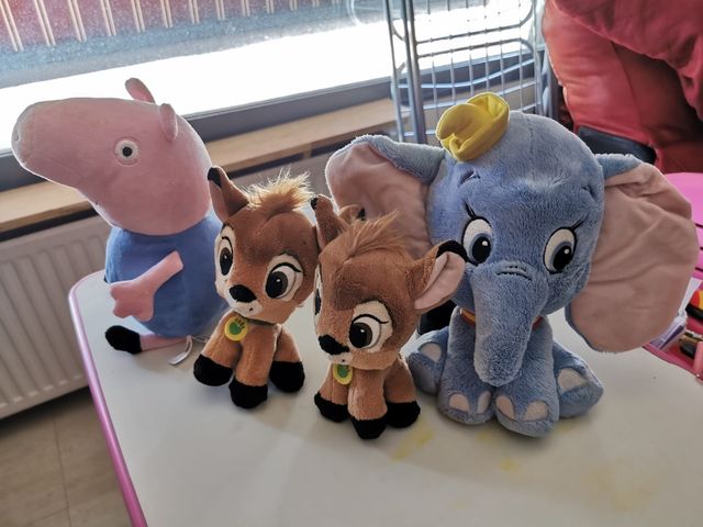 4 Brinquedos de Peluche: Peppa Pig (George), Dumbo, 2 Veado