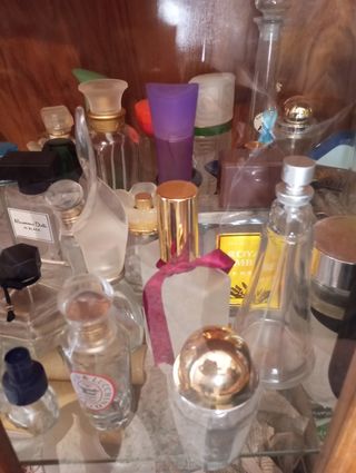 100 bottiglie di profumo vintage