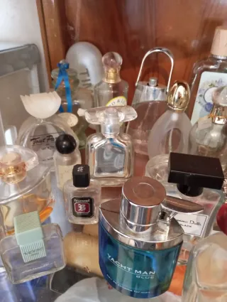 100 bottiglie di profumo vintage