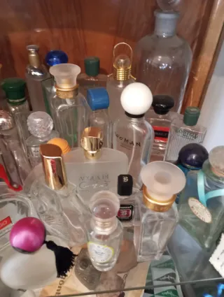100 bottiglie di profumo vintage