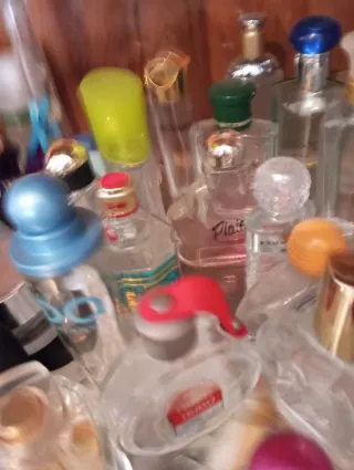 100 bottiglie di profumo vintage