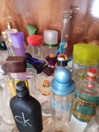 100 bottiglie di profumo vintage