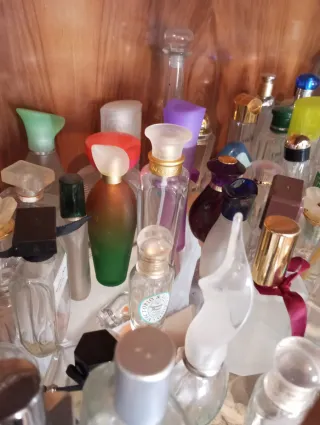 100 bottiglie di profumo vintage