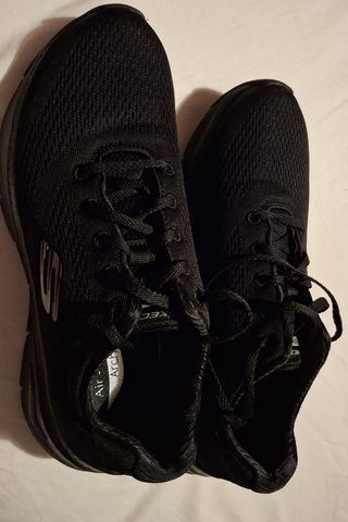 Zapatillas Skechers Arch Fit - Negras