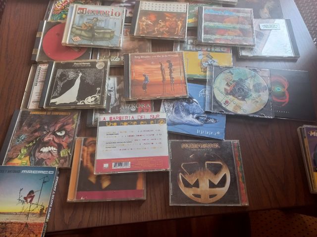 Lote de 90 CDS variados: Rock, Blues, Metal