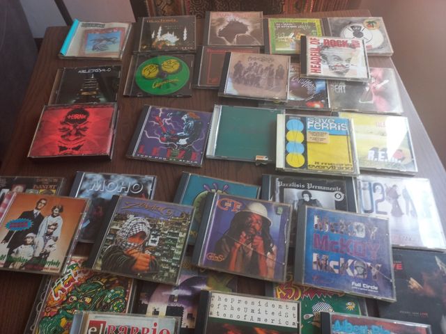Lote de 90 CDS variados: Rock, Blues, Metal