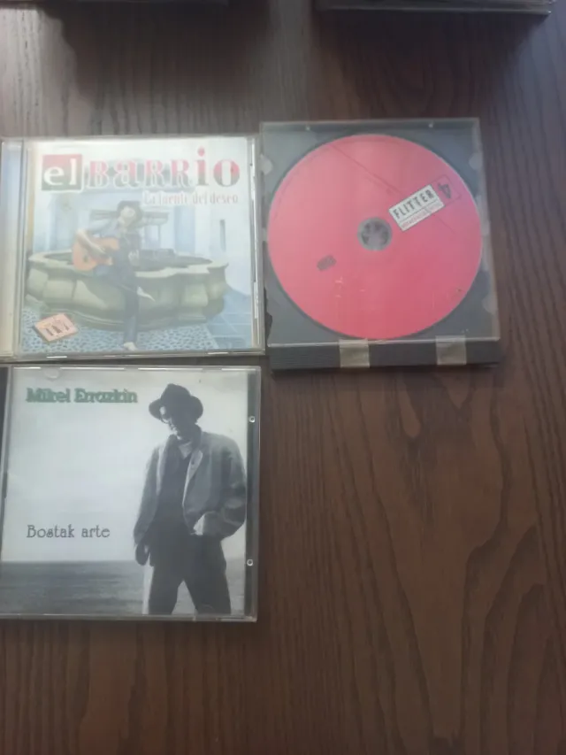 Lote de 90 CDS variados: Rock, Blues, Metal