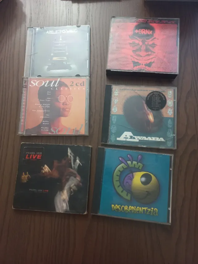 Lote de 90 CDS variados: Rock, Blues, Metal