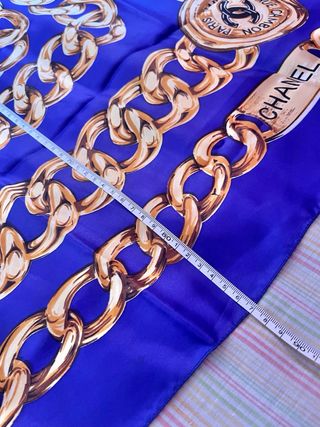 Pañuelo Chanel cadenas doradas azul vintage retro