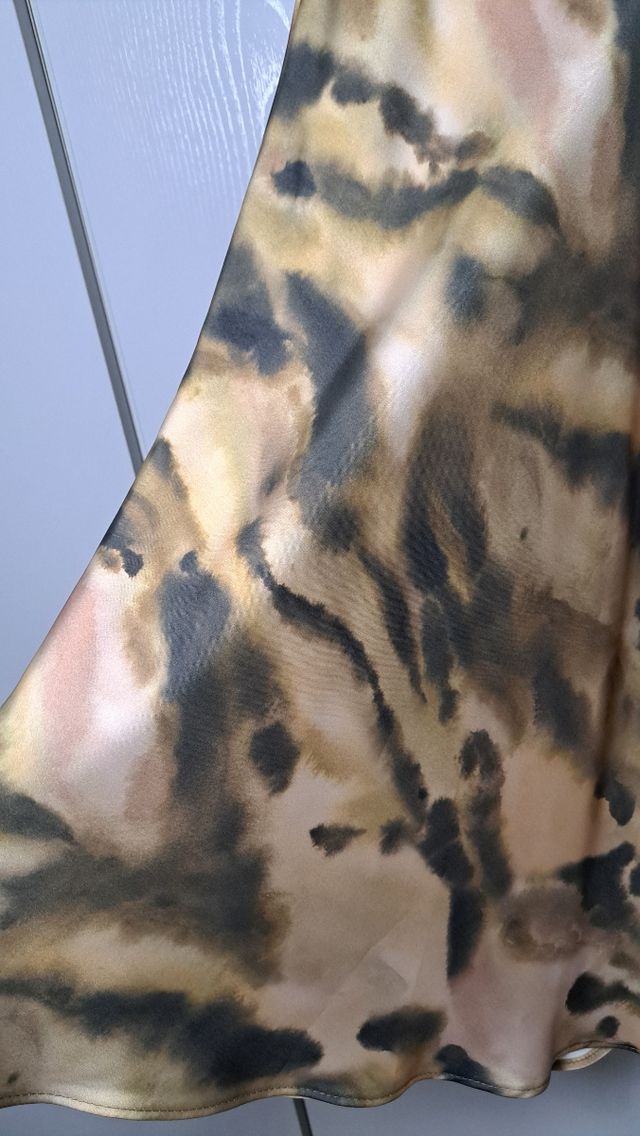 Falda midi beige y marrón