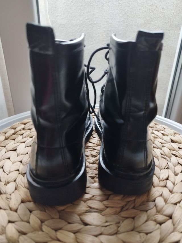 Botas negras Benetton 35.